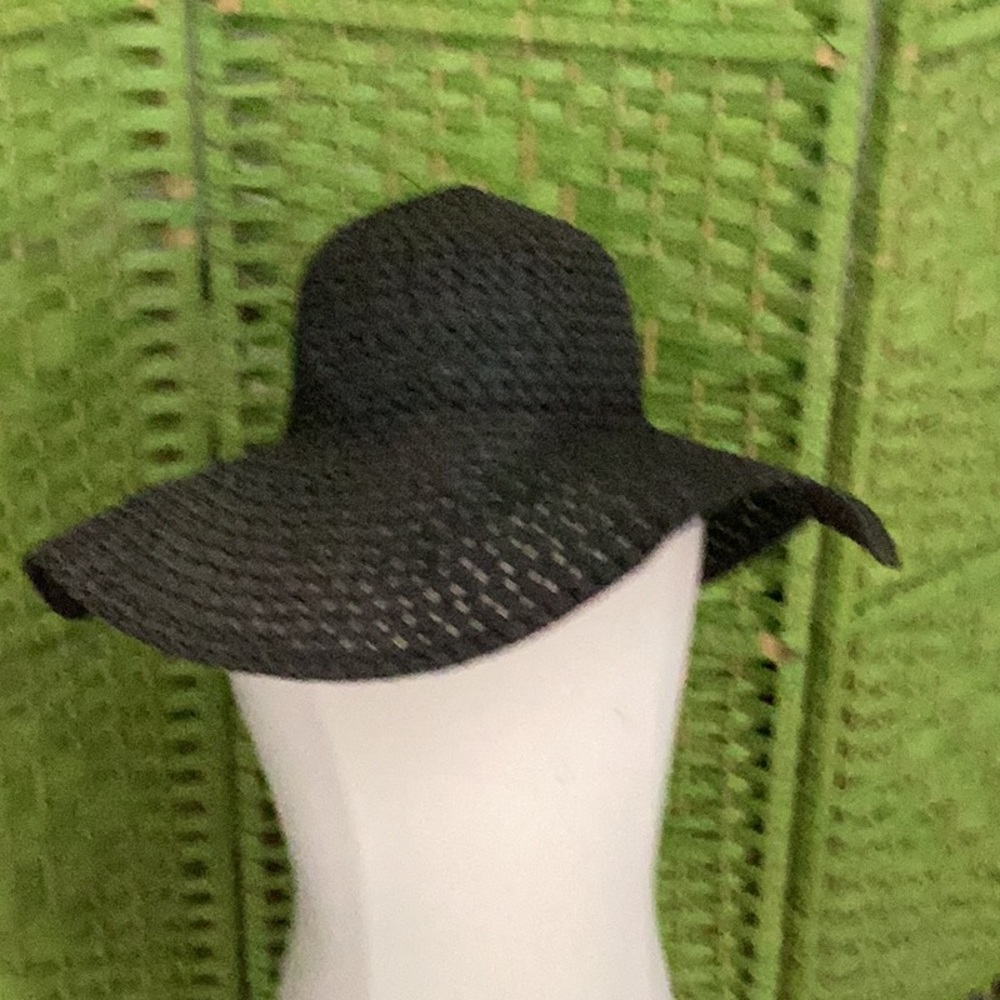 🖤NWOT So Much Fun Floppy Hat Closet Must Have🖤